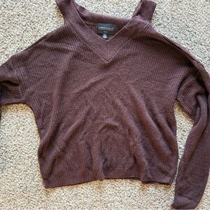 Absolutely Creative Worldwide V-Neck maroon Sweater